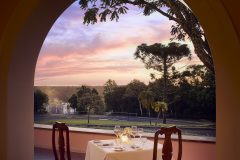 Itaipu-restaurant-dinner-looking-to-the-Falls-veranda