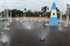 marco-das-tres-fronteiras-ganha-show-de-luzes-e-aguas-na-argentina-g-26092015-172919