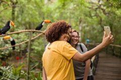 Selfie-com-o-tucano-no-Aves-de-Rios-e-Mangues